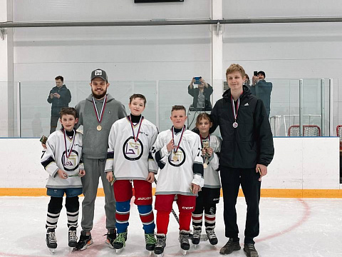 Ура! Наши дети  победили в турнире по хоккею и завоевали золотые медали! Поздравляем команду с первым местом!